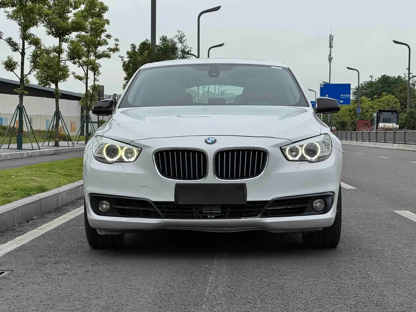 BMW 5 Series GT 2011 535i xDrive Luxury Model фото 2