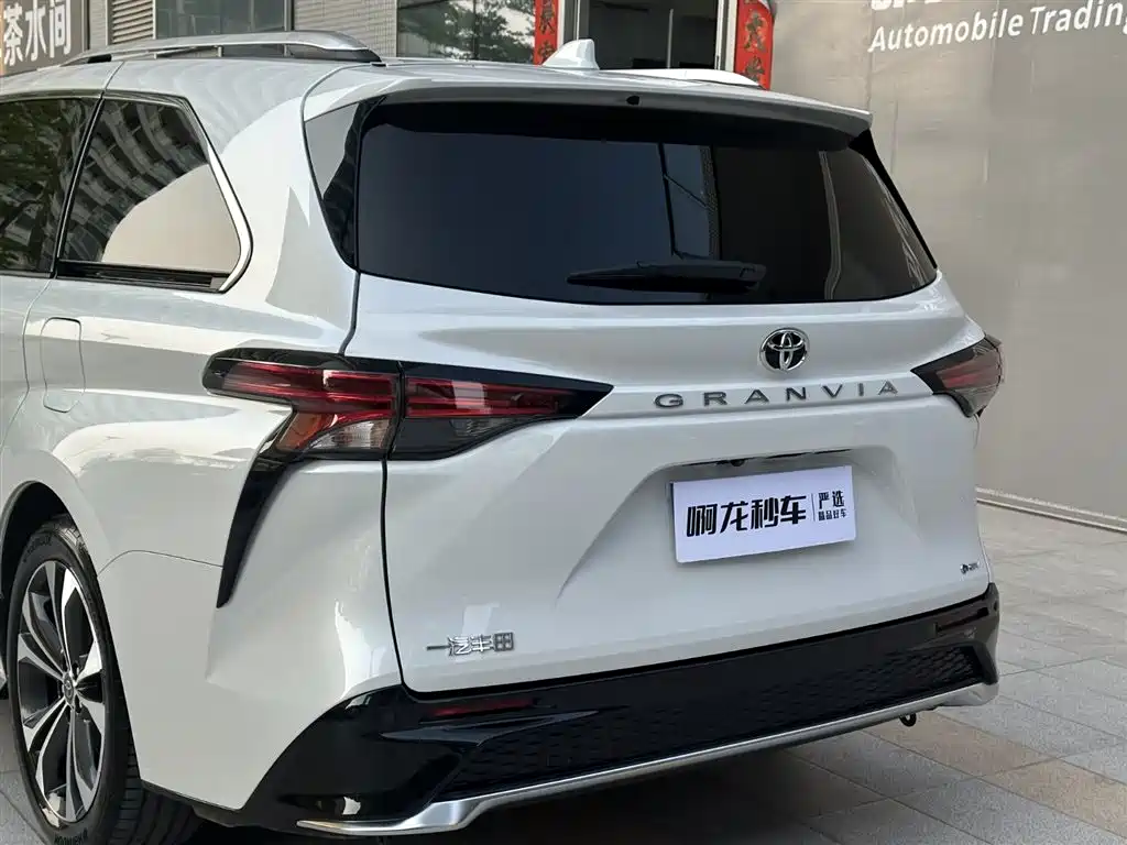 Toyota Granvia 2024 2.5L Hybrid Supreme ULTRA фото 20