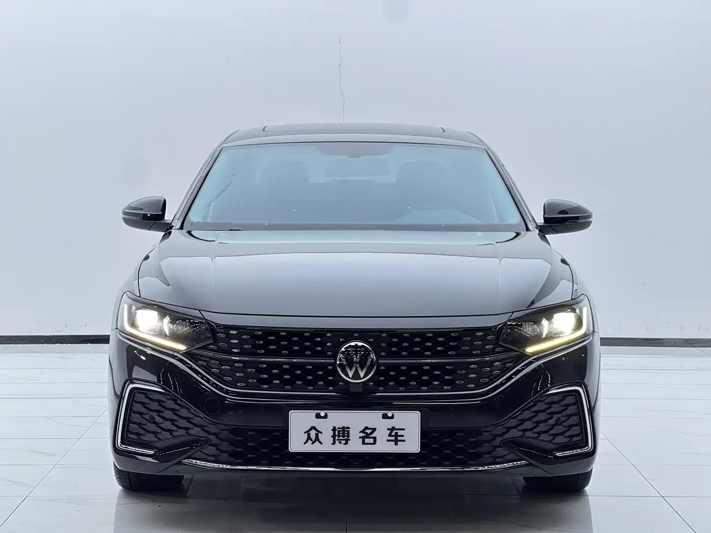 Volkswagen Passat 2023 Facelift 330TSI Starlight Elite Edition фото 2