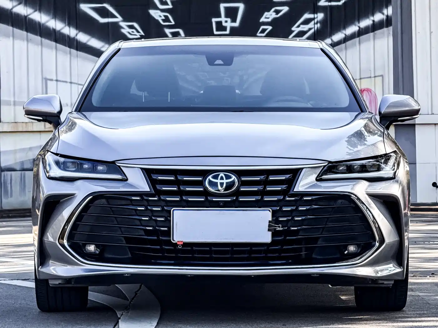 Toyota Avalon 2022 2.0L XLE Premium фото 2