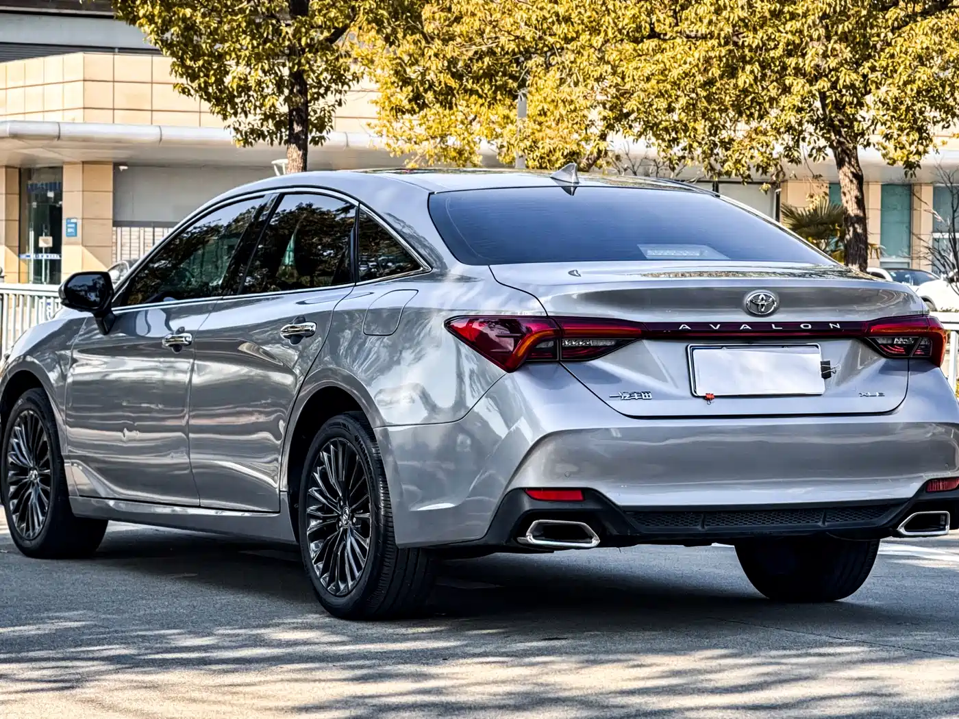 Toyota Avalon 2022 2.0L XLE Premium фото 7