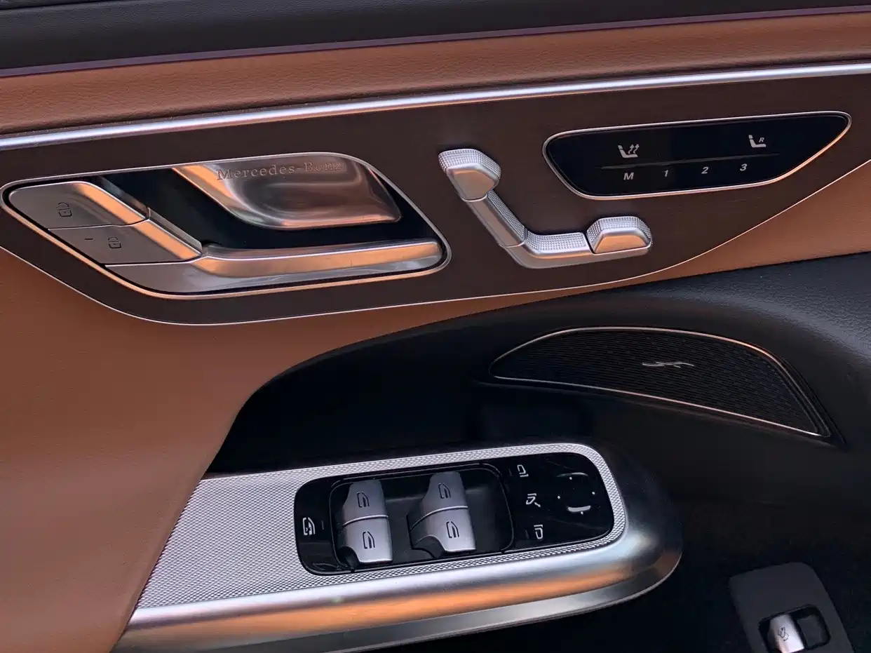 Mercedes-Benz E-Class 2025 E 300 L Fashion фото 11
