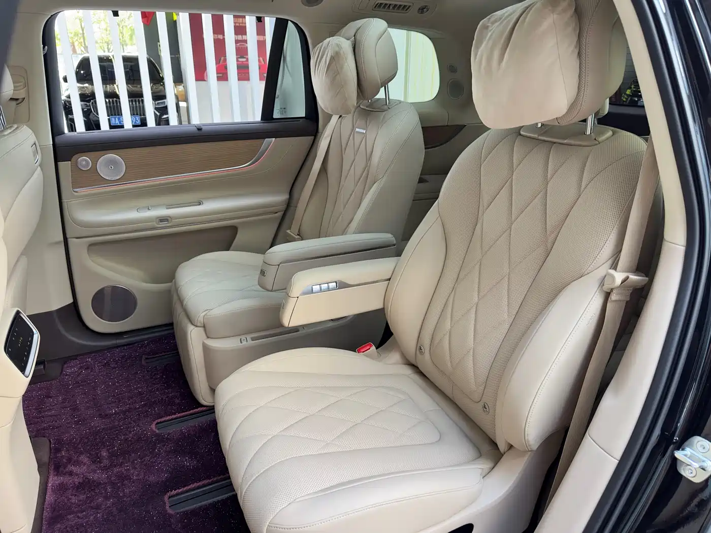 AITO Wenjie AITO M9 2024 Extended Range Ultra 42kWh 6-Seater фото 12
