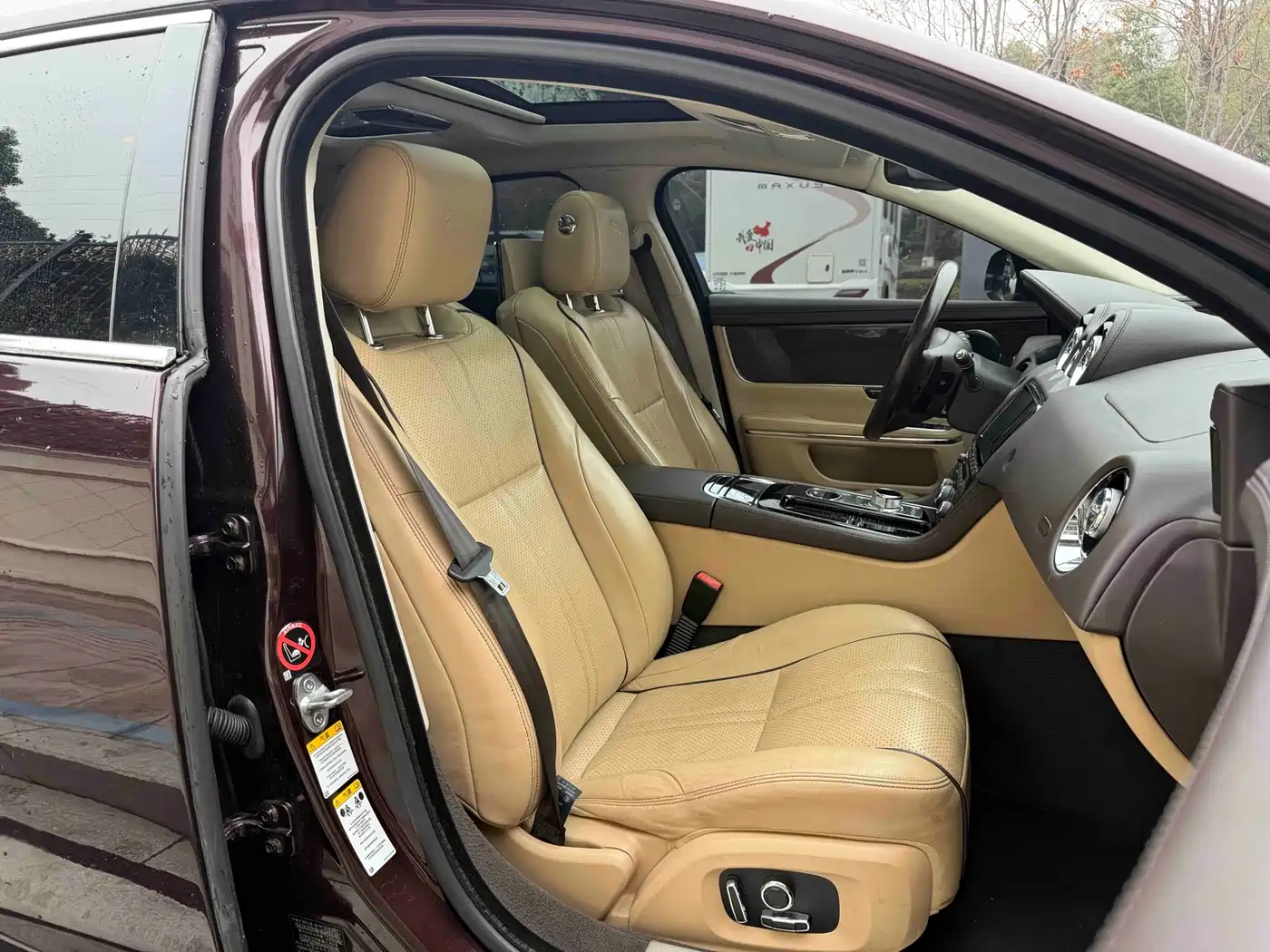 Jaguar XJ 2016 XJL 3.0 SC 4WD Panorama Business Edition фото 17
