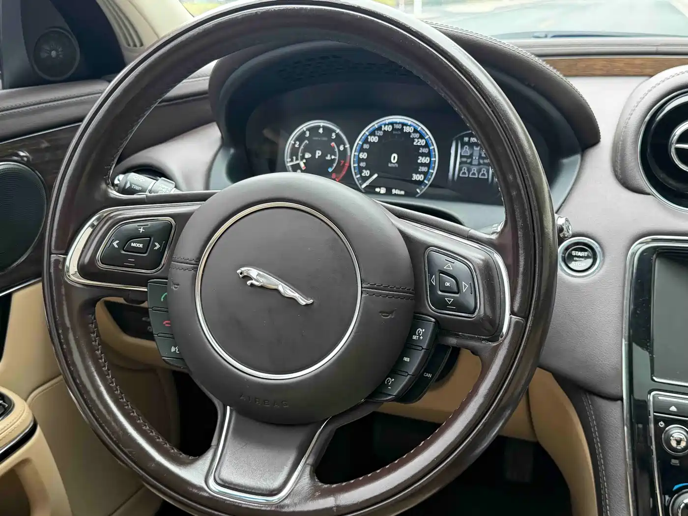 Jaguar XJ 2016 XJL 3.0 SC 4WD Panorama Business Edition фото 11