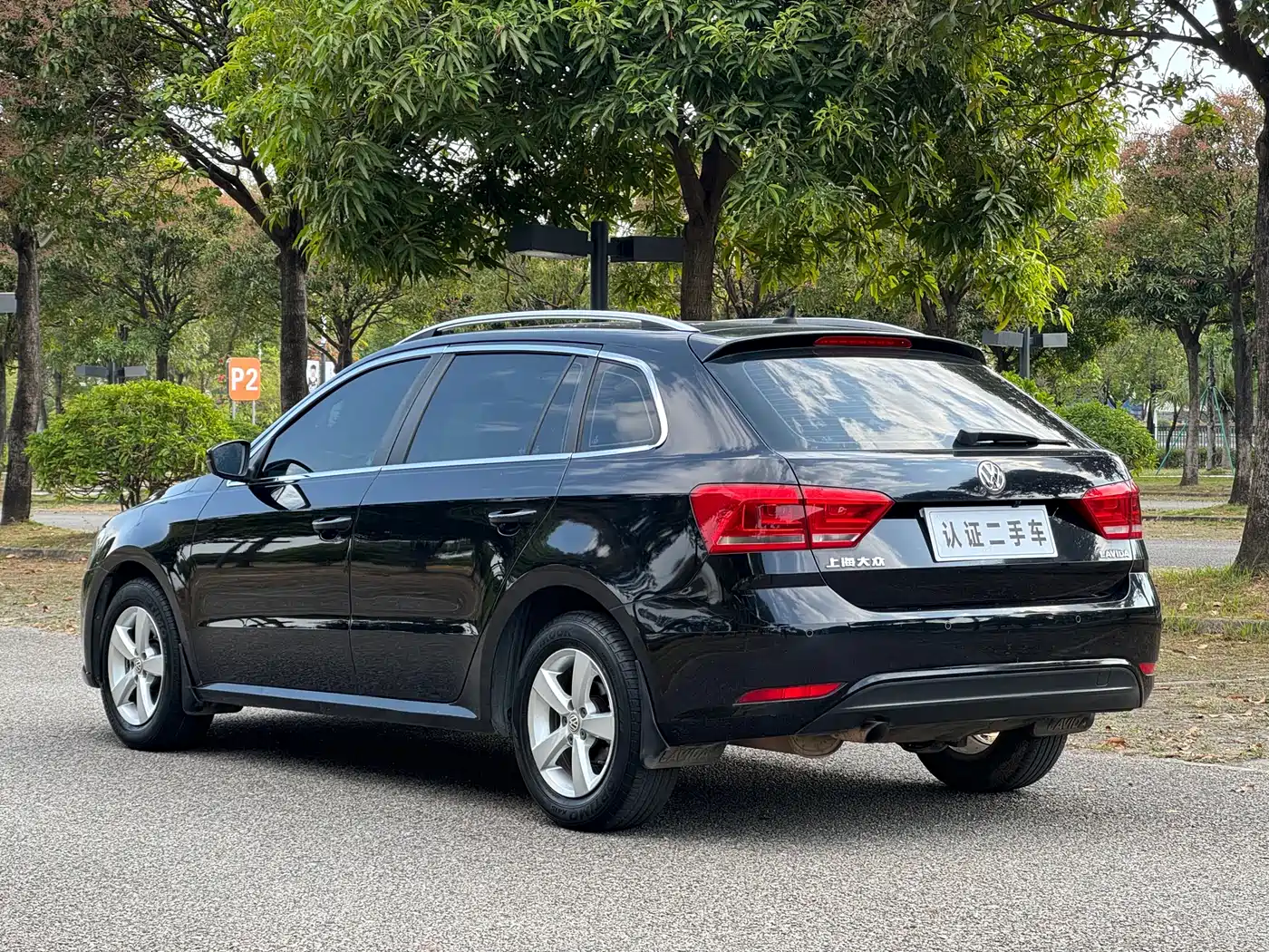 Volkswagen Lavida Tour 2015 1.6L Automatic Trend Edition фото 5