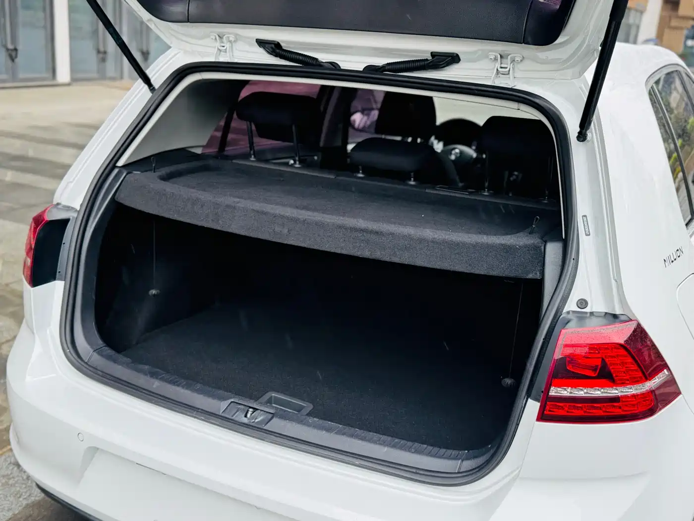 Volkswagen Golf 2017 1.6L Auto Comfort Millionth Edition фото 15
