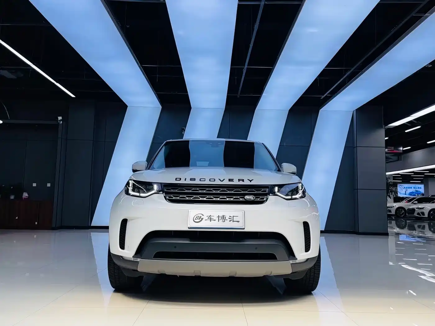 Land Rover Discovery 2017 3.0 SC V6 SE фото 2