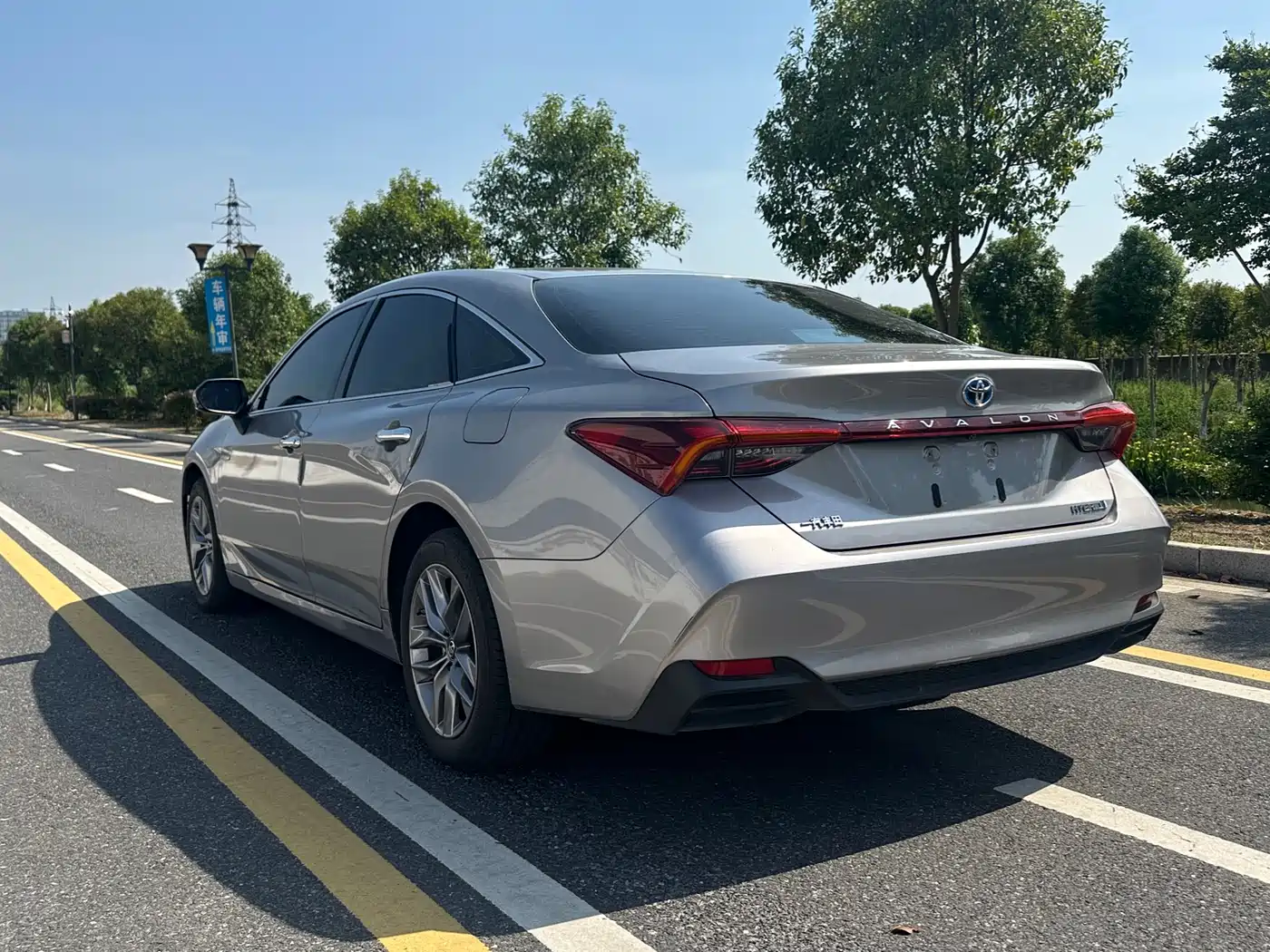 Toyota Avalon 2019 Hybrid 2.5L Luxury Edition China V фото 10