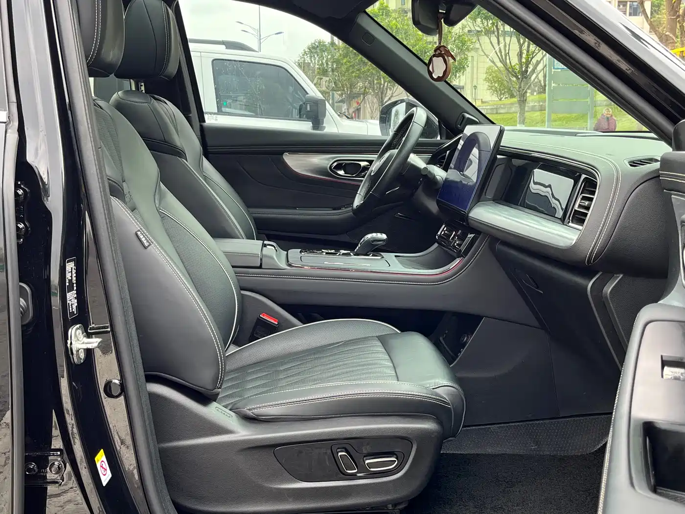 GAC Trumpchi Trumpchi GS8 2022 Dual Engine Series 2.0TM 2WD Premium Edition (7-Seater) фото 26