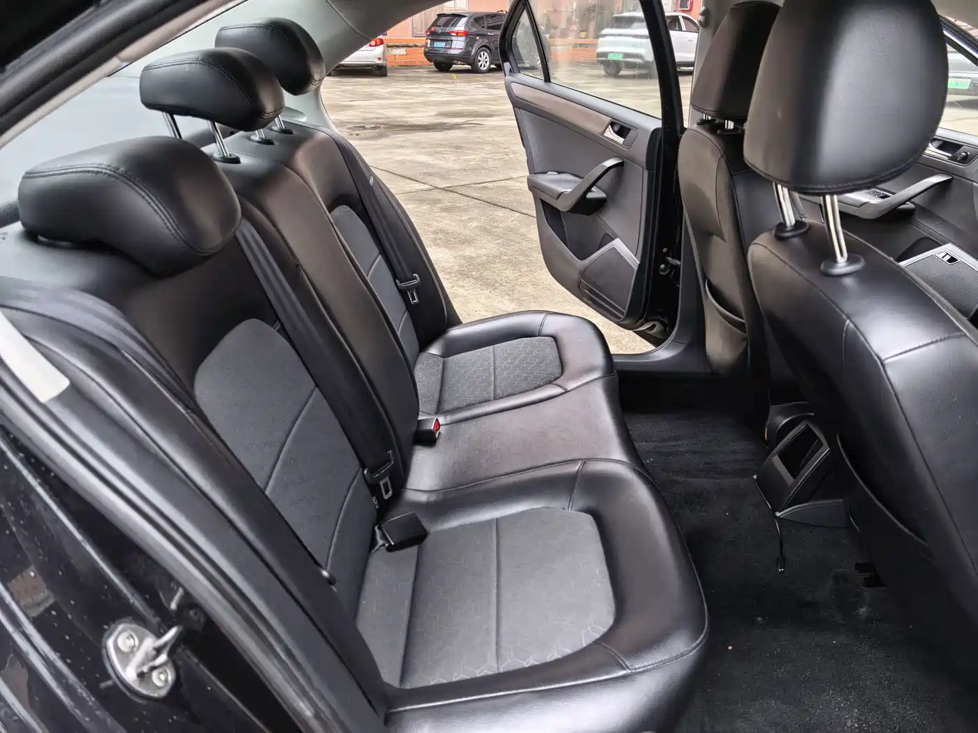 Volkswagen Santana 2013 1.6L Automatic Comfort Edition фото 10
