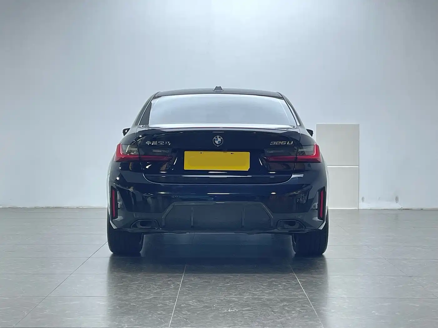 BMW 3 Series 2023 325Li M Sport Black Night Package фото 4