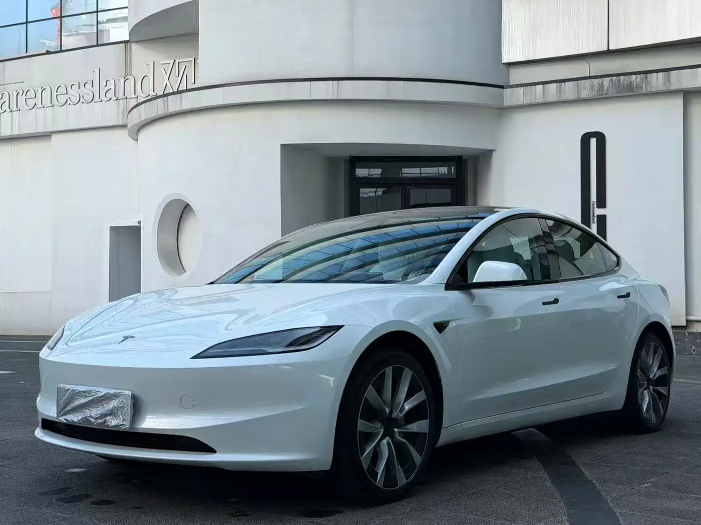 TESLA MODEL 3