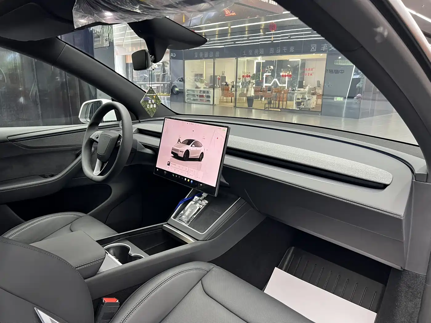 TESLA MODEL Y