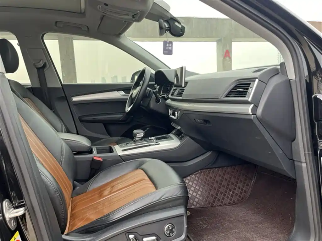 Audi Q5L 2020 Facelift 40 TFSI Honor Fashion фото 4