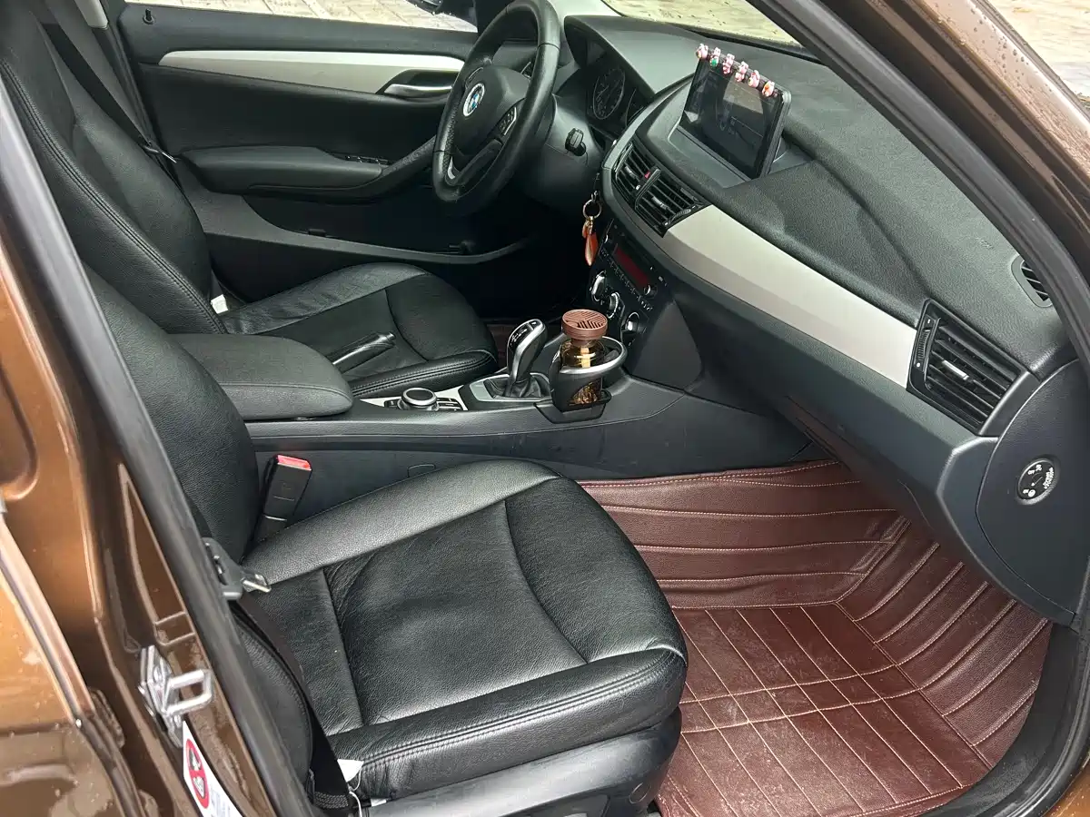 BMW X1 2014 sDrive18i Fashion Edition фото 11