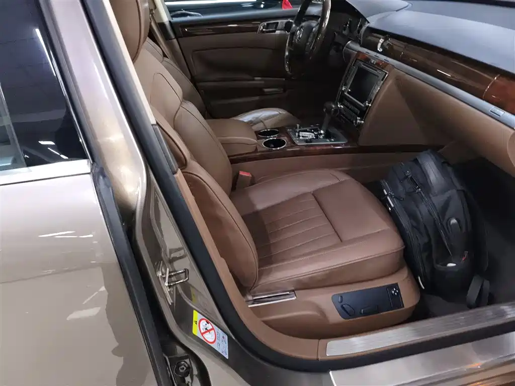 Volkswagen Phaeton 2012 3.0L Executive фото 21