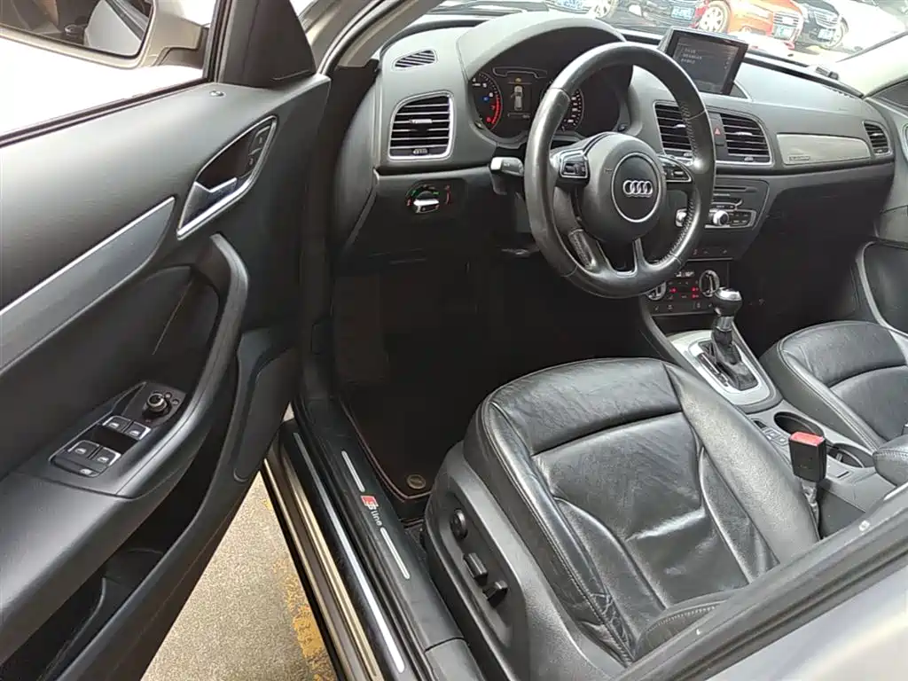Audi Q3 2015 35 TFSI quattro Technology фото 16