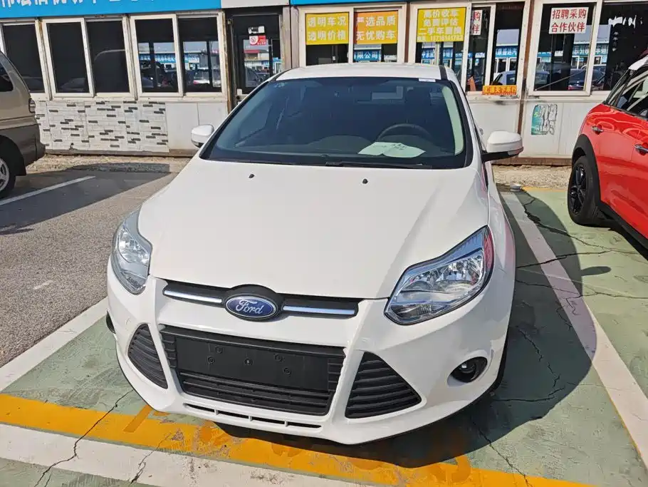 Фото 2 - Ford Focus