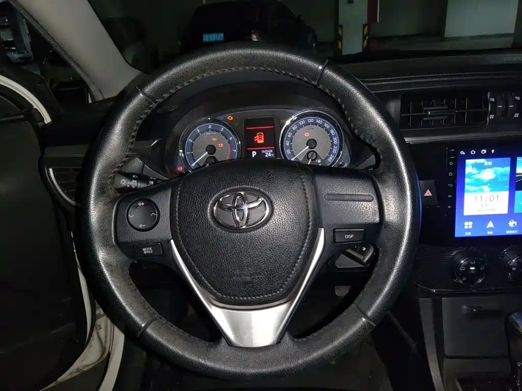 Toyota Corolla 2014 1.6L CVT GL-i Leather Edition фото 3