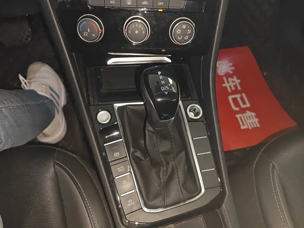 Volkswagen Sagitar 2022 280TSI DSG Soaring Edition фото 14