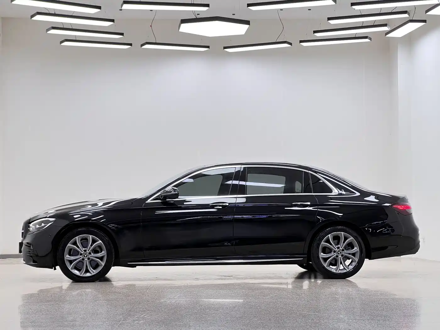 Mercedes-Benz E-Class 2021 E 300 L Sport Fashion фото 4
