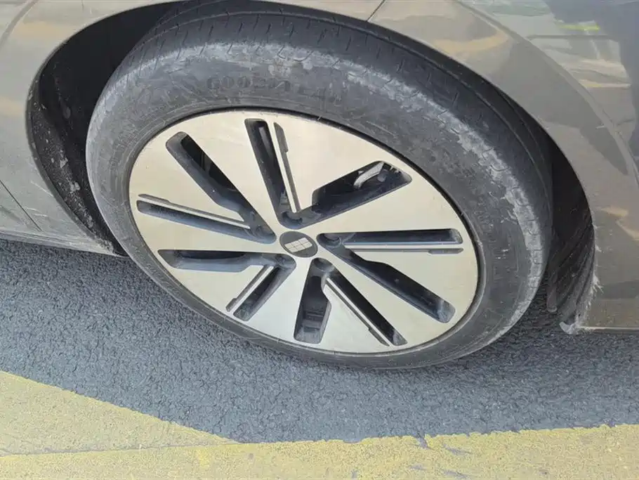 GEELY GALAXY GALAXY E8