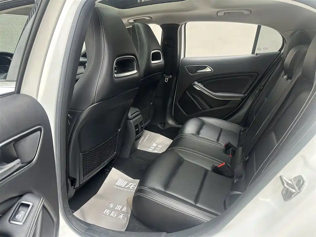 Mercedes-Benz GLA 2017 GLA 220 4MATIC Fashion фото 7