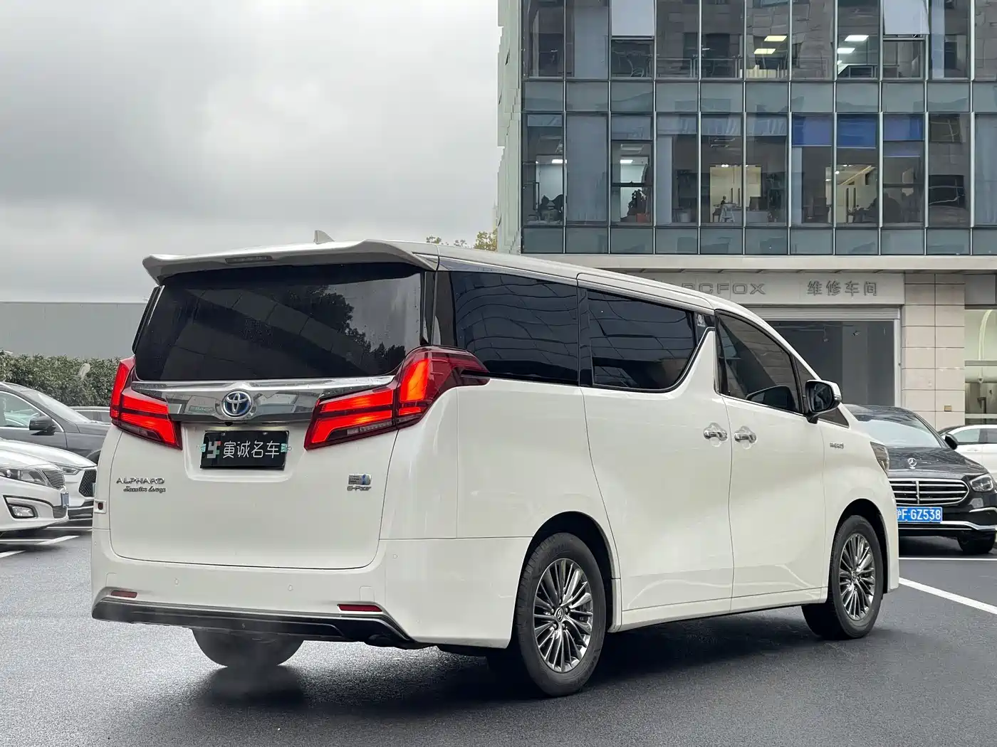 Toyota Alphard 2021 Hybrid 2.5L Premium фото 4