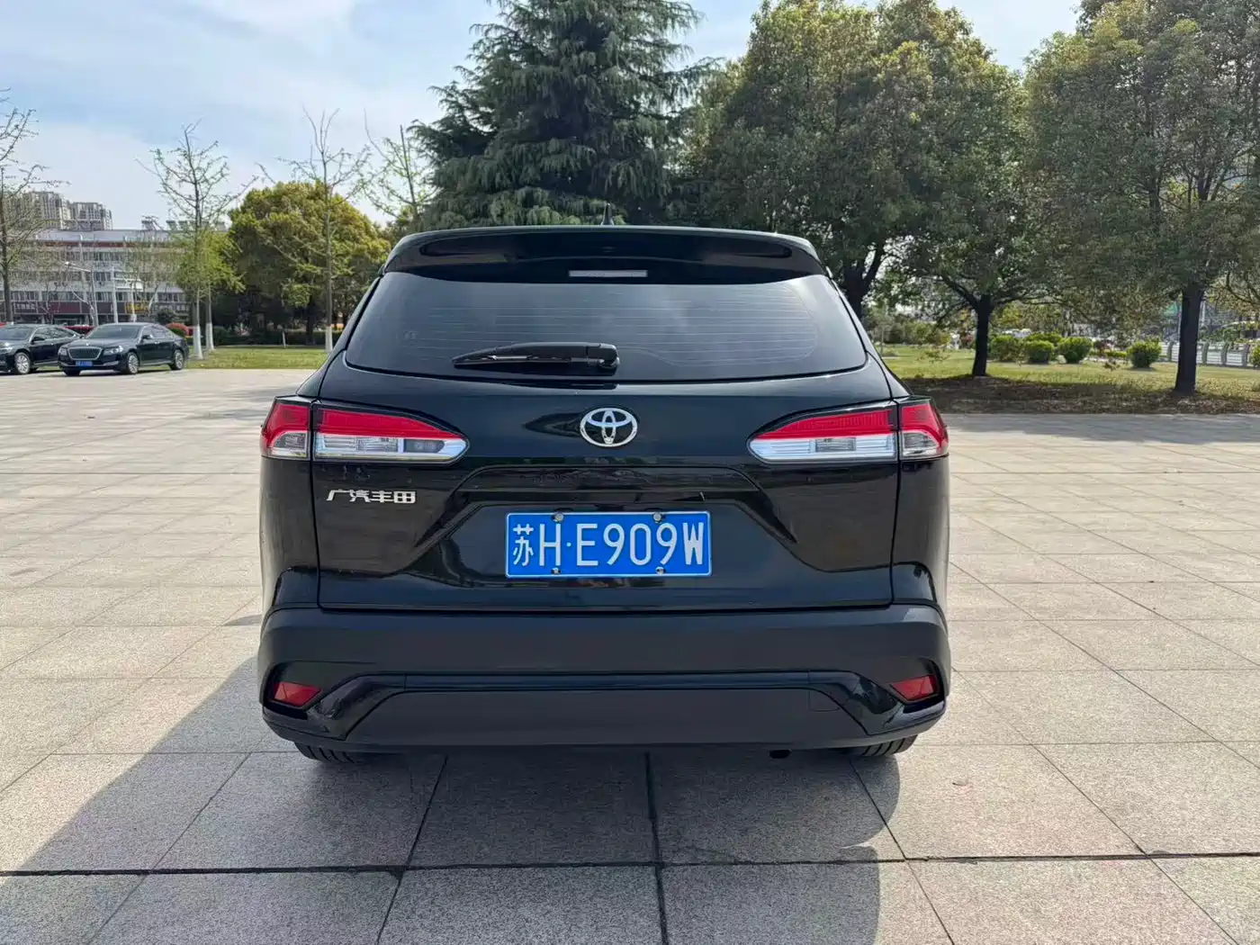 Toyota Frontlander 2023 2.0L CVT Elite Edition фото 8