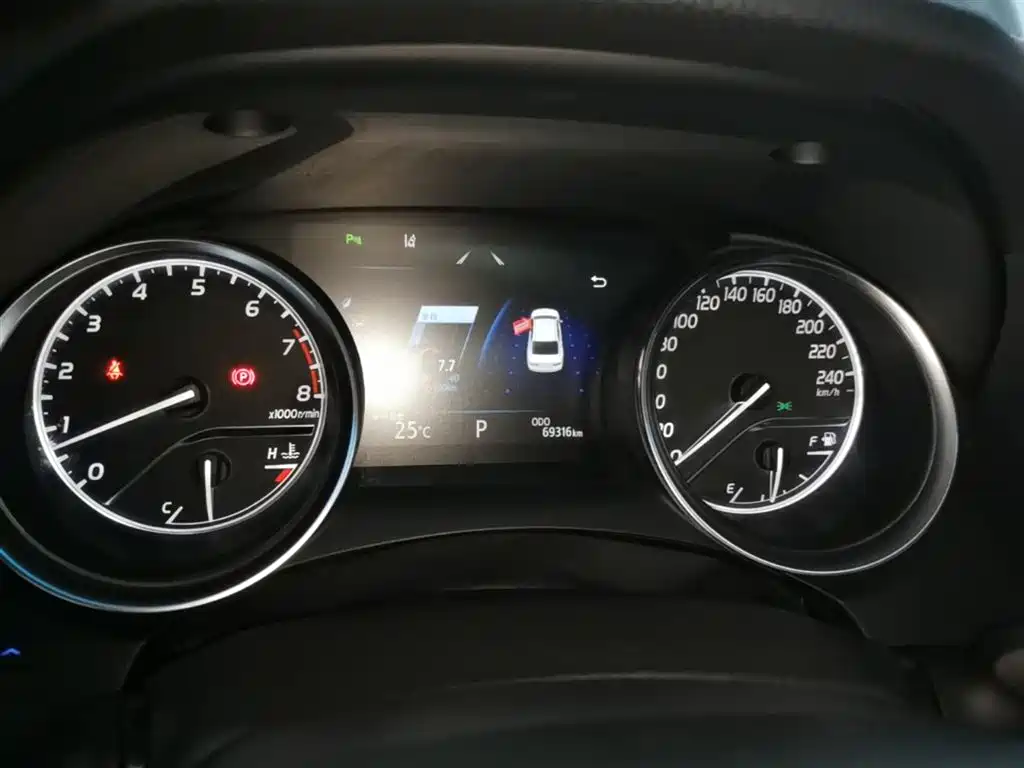 Toyota Camry 2018 2.5G Luxury Edition фото 12
