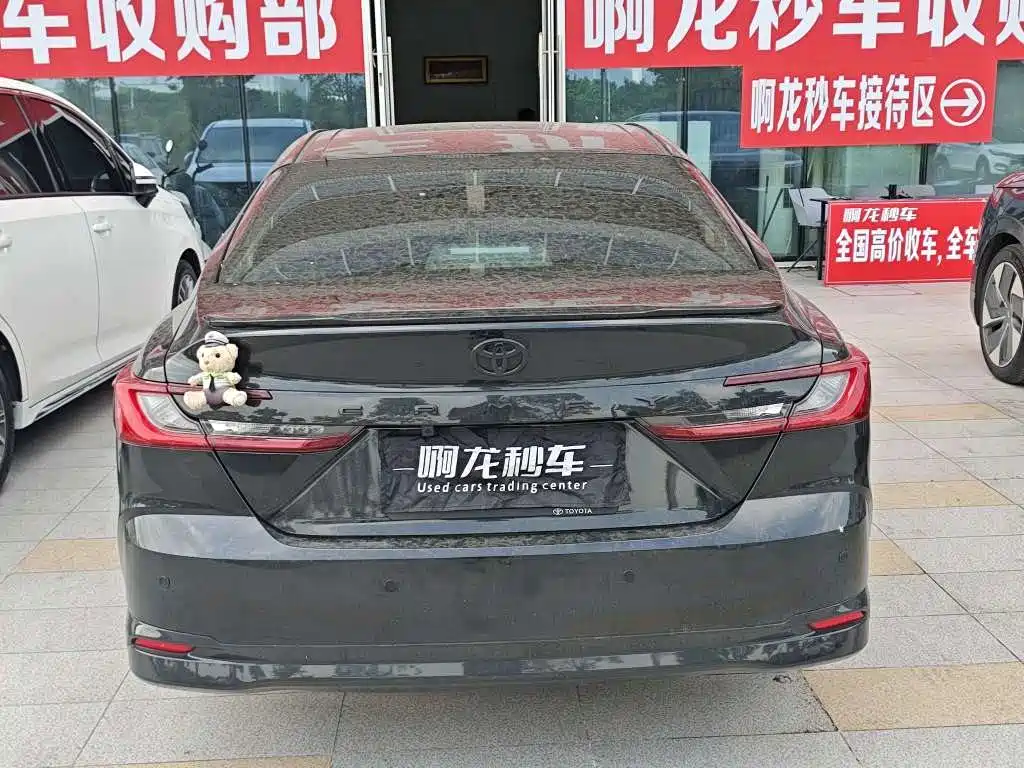 Фото 9 - Toyota Camry