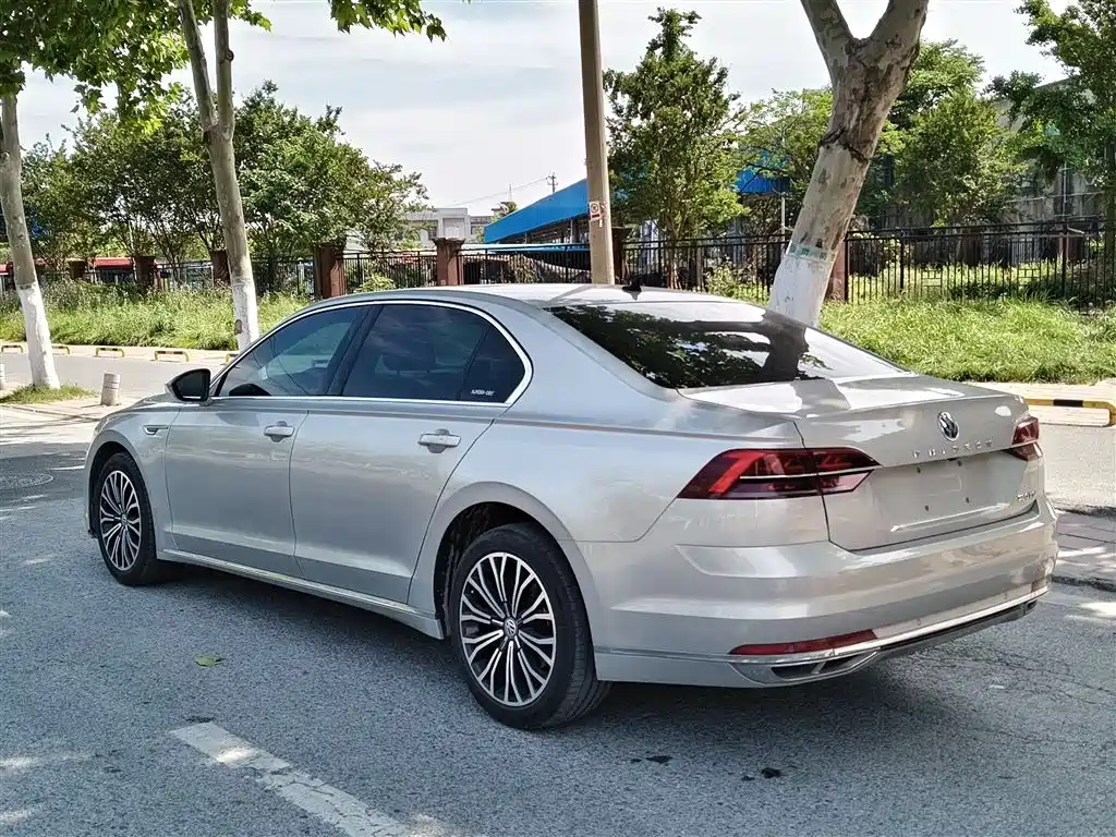 Volkswagen Phideon 2018 Facelift 380TSI FWD Business фото 5