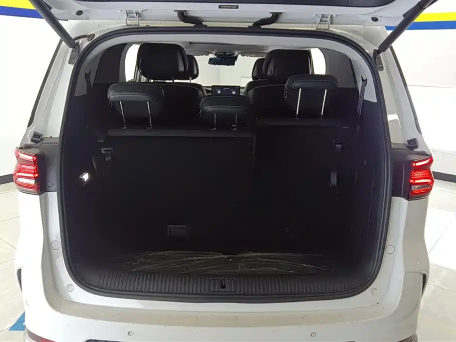 ROEWE IMAX8