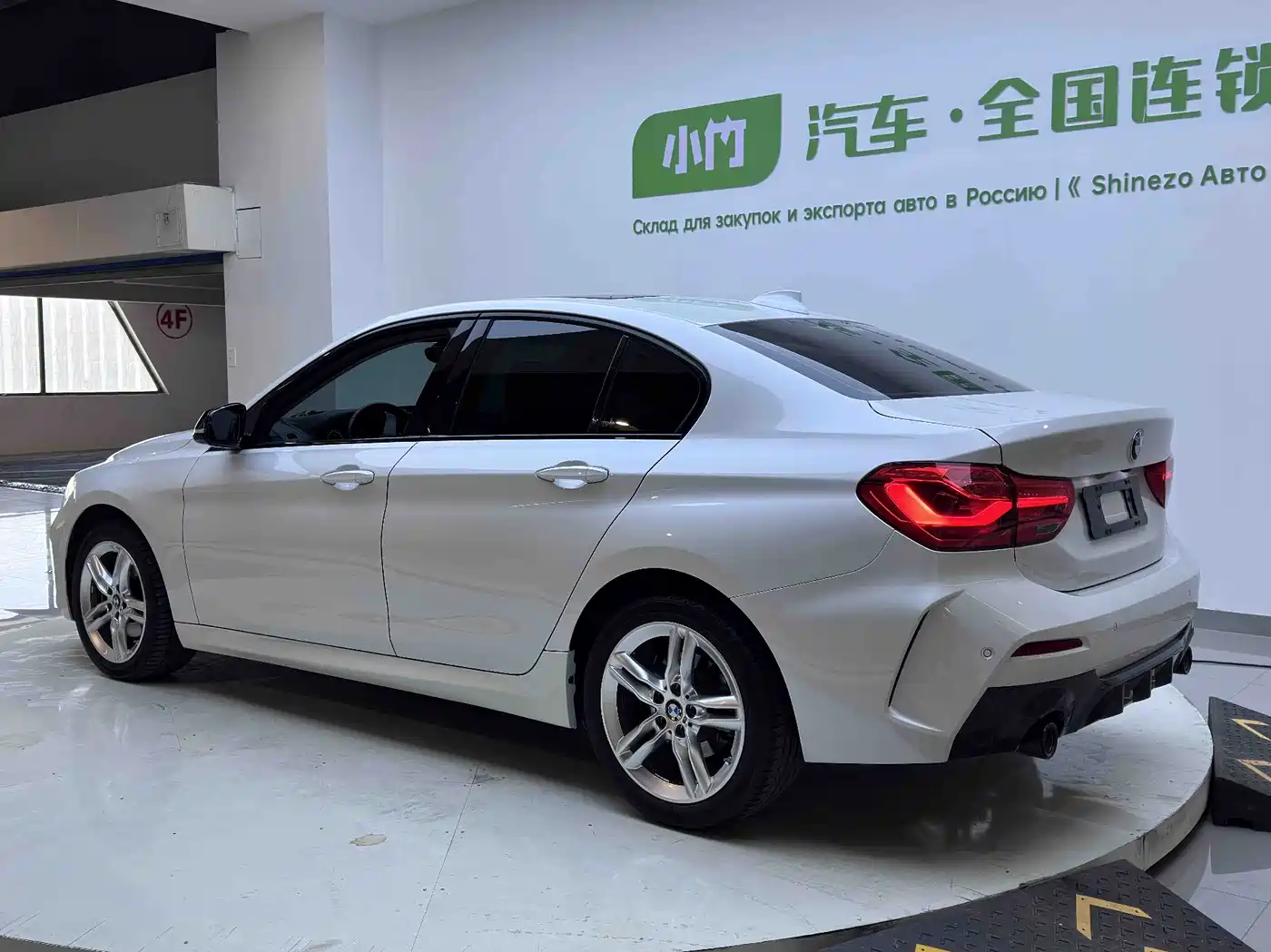 BMW 1 Series 2021 120i M Sport Shadow Edition фото 4