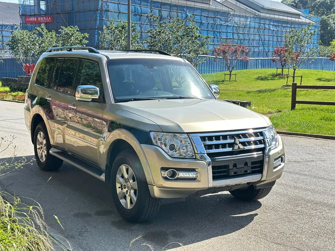 Mitsubishi Pajero (Import) 2016 3.0L Automatic Luxury (China V) фото 2