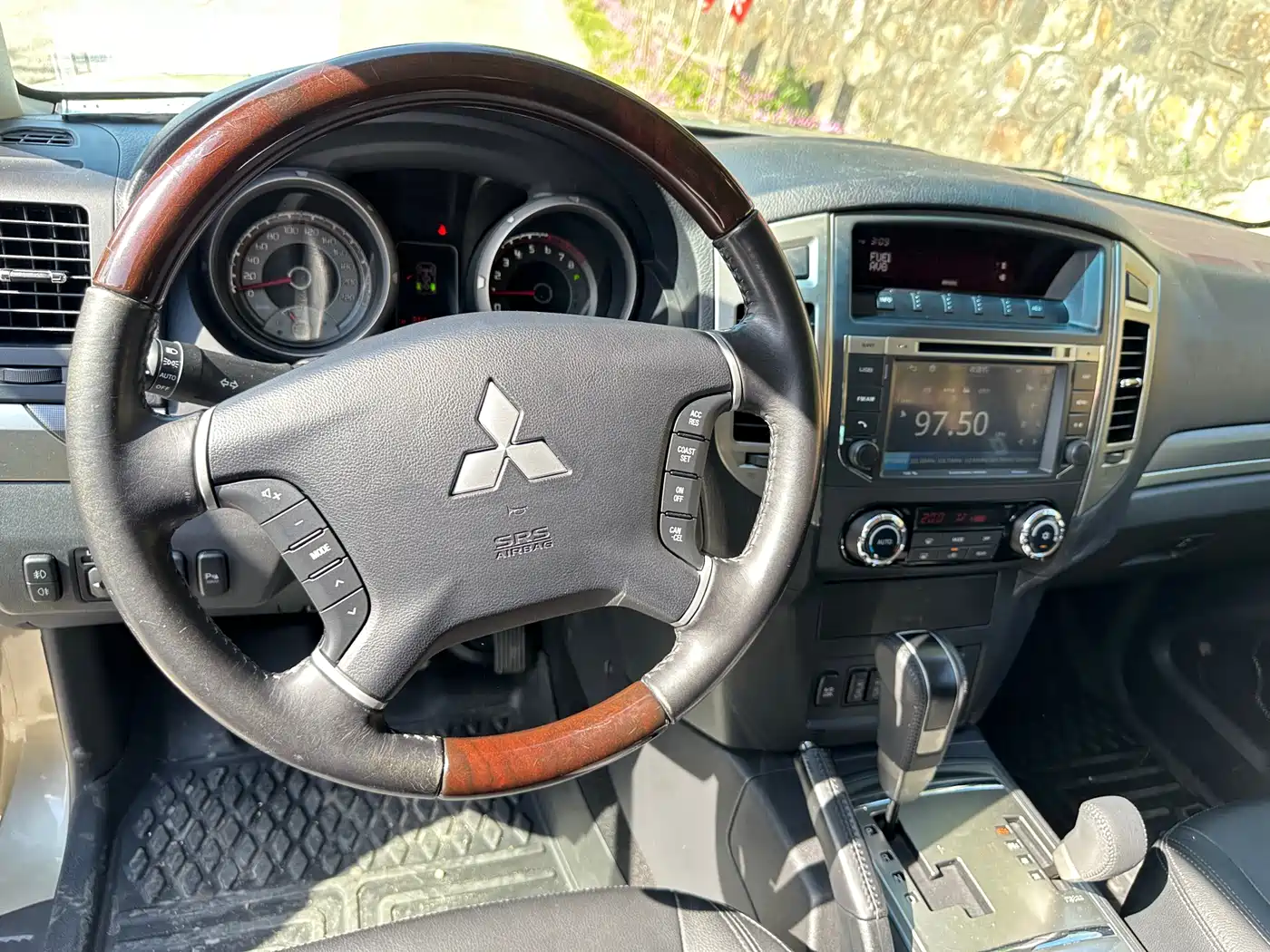 Mitsubishi Pajero (Import) 2016 3.0L Automatic Luxury (China V) фото 19