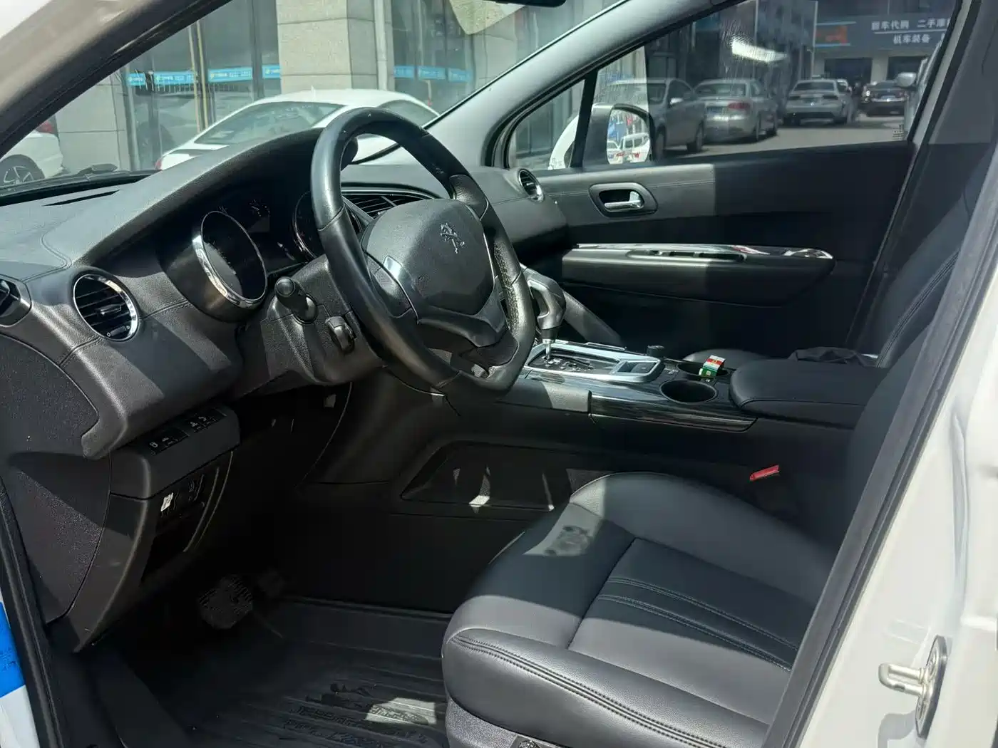 Peugeot 3008 2015 2.0L Automatic Trend Edition фото 4