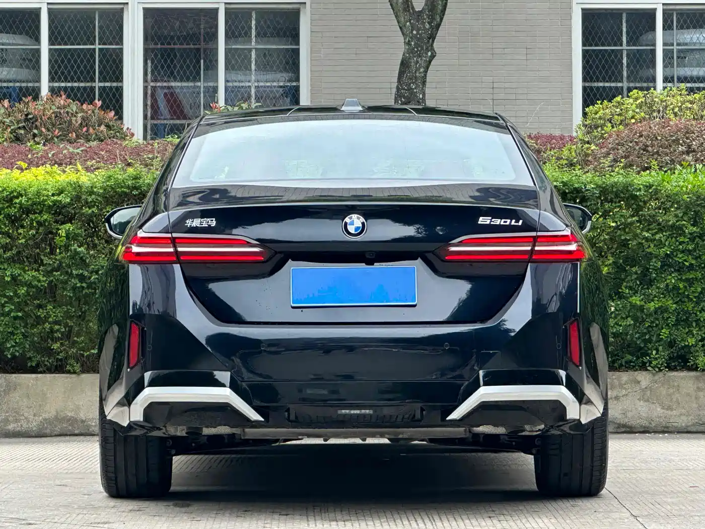 BMW 5 Series 2024 530Li Leading M Sport Package фото 5