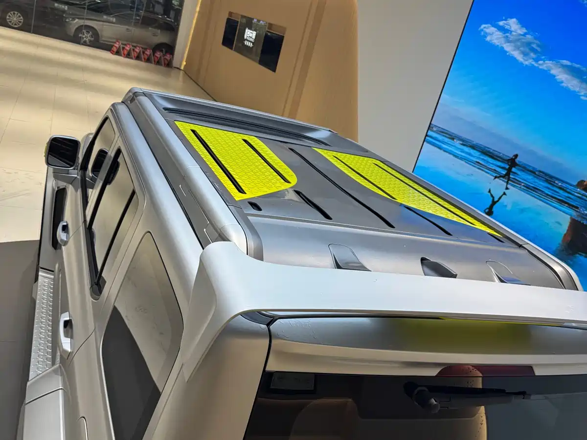 TANK CO CREATION TANK 300