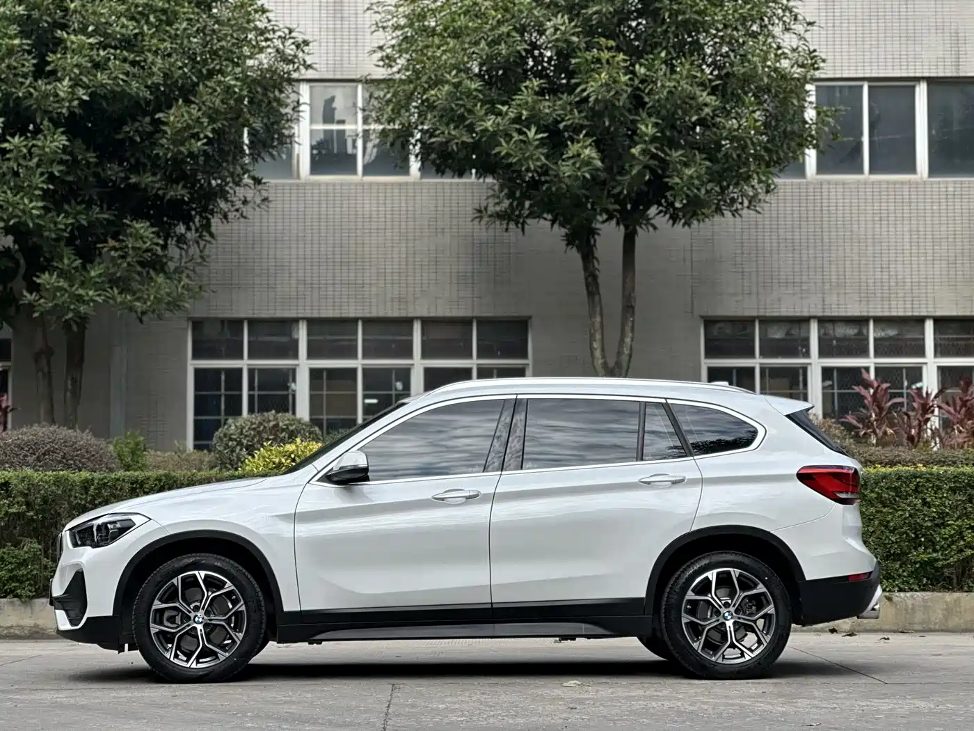 BMW X1 2022 sDrive25Li Leading фото 3