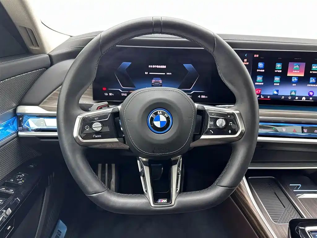 BMW I7