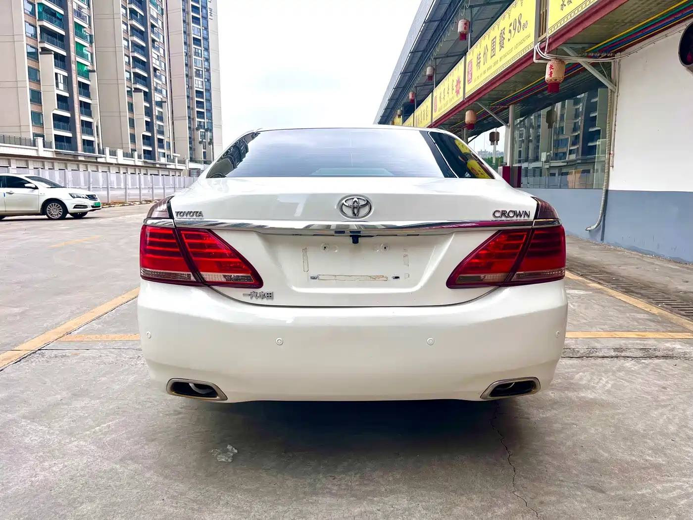 Toyota Crown 2012 2.5L Royal Navigation Edition фото 8