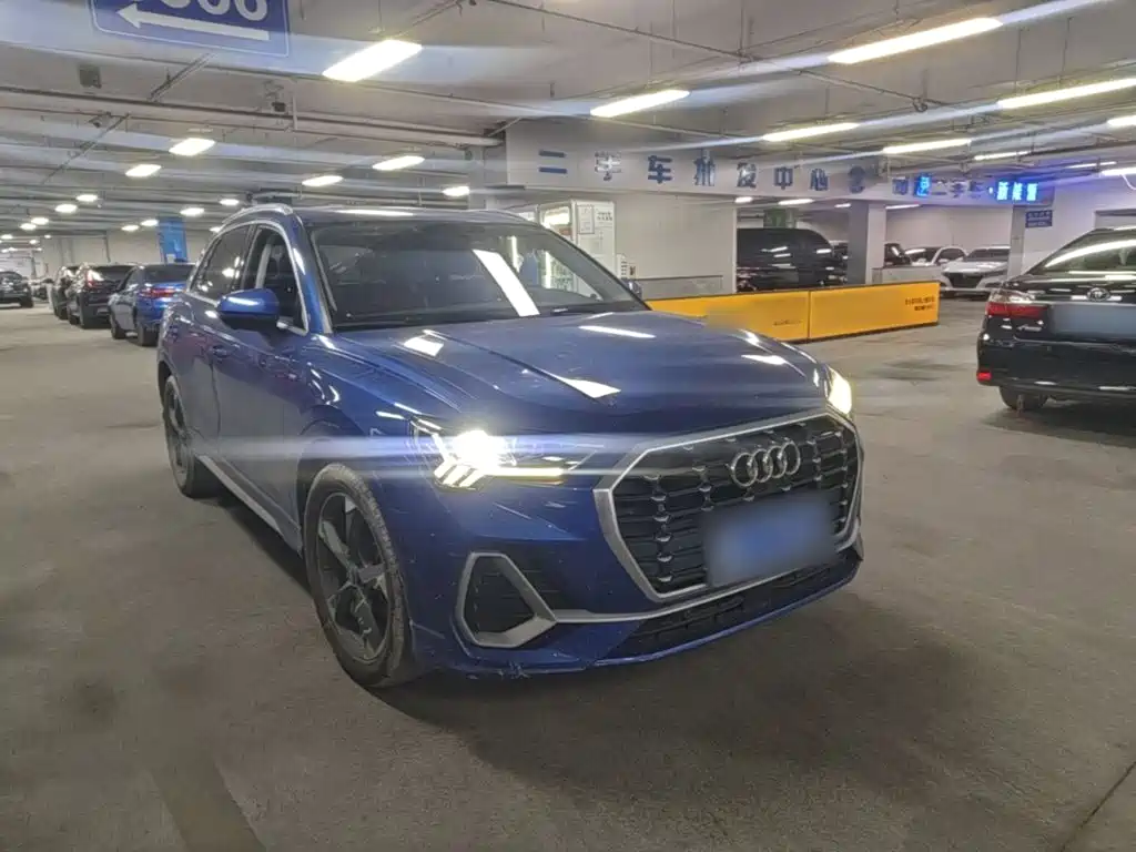 AUDI Q3