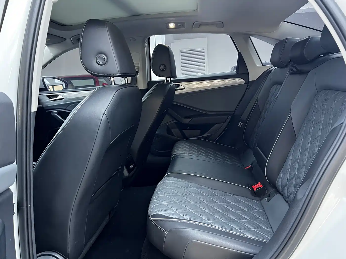 Volkswagen Sagitar 2024 300TSI DSG Surpass Edition фото 20