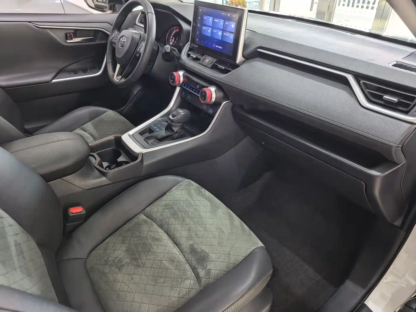 Toyota RAV4 Rongfang 2022 2.0L CVT 4WD Premium Edition фото 13