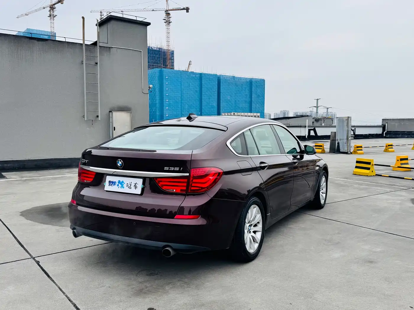 BMW 5 Series GT 2010 535i Leading Model фото 6