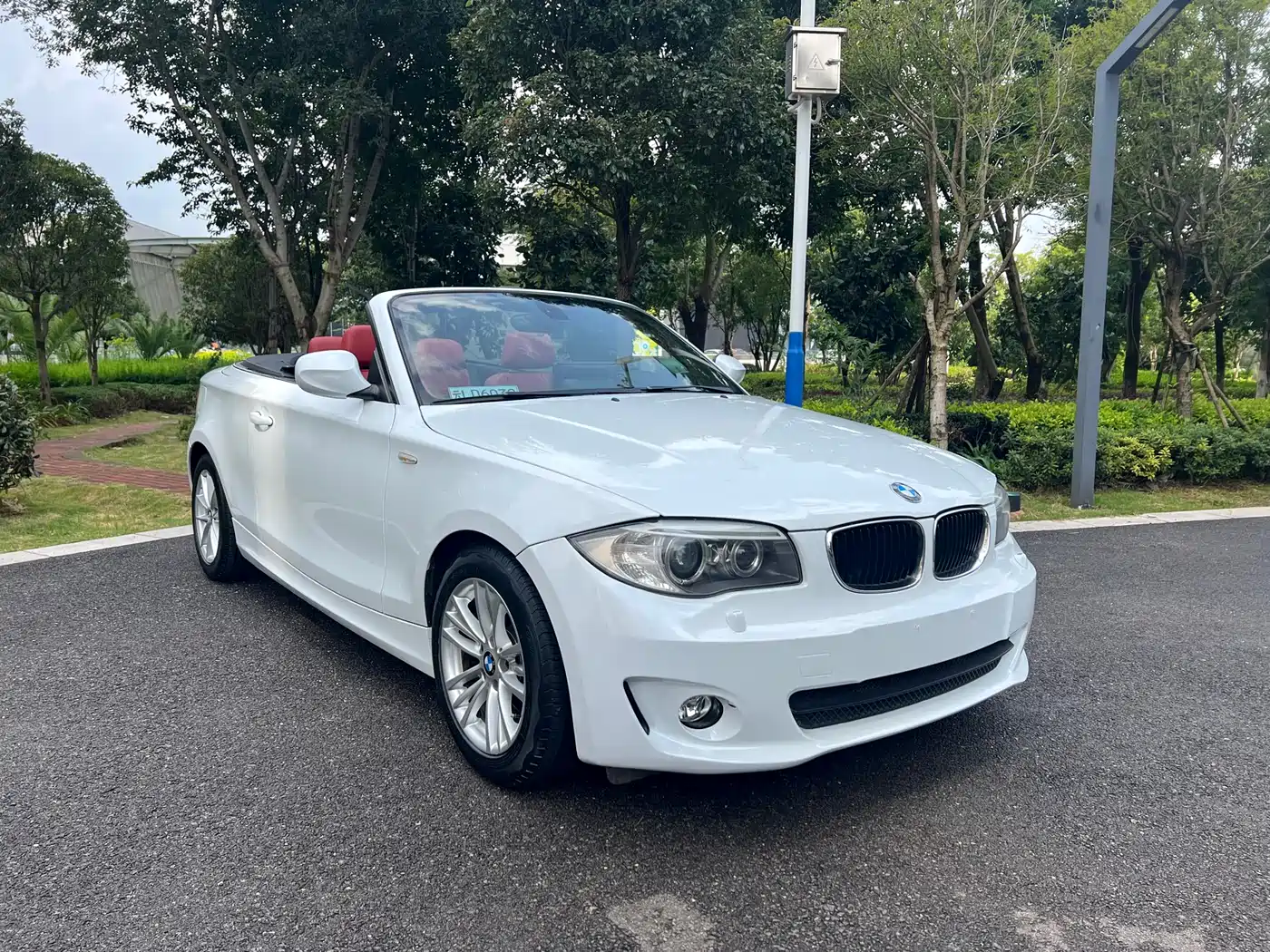 BMW 1 Series (Import) 2011 120i Convertible фото 3