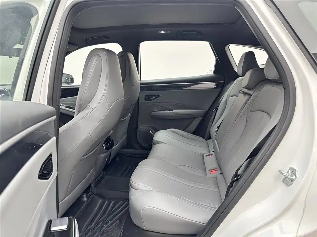 Geely Galaxy Galaxy L7 2025 EM-i 115km Explorer Edition фото 14