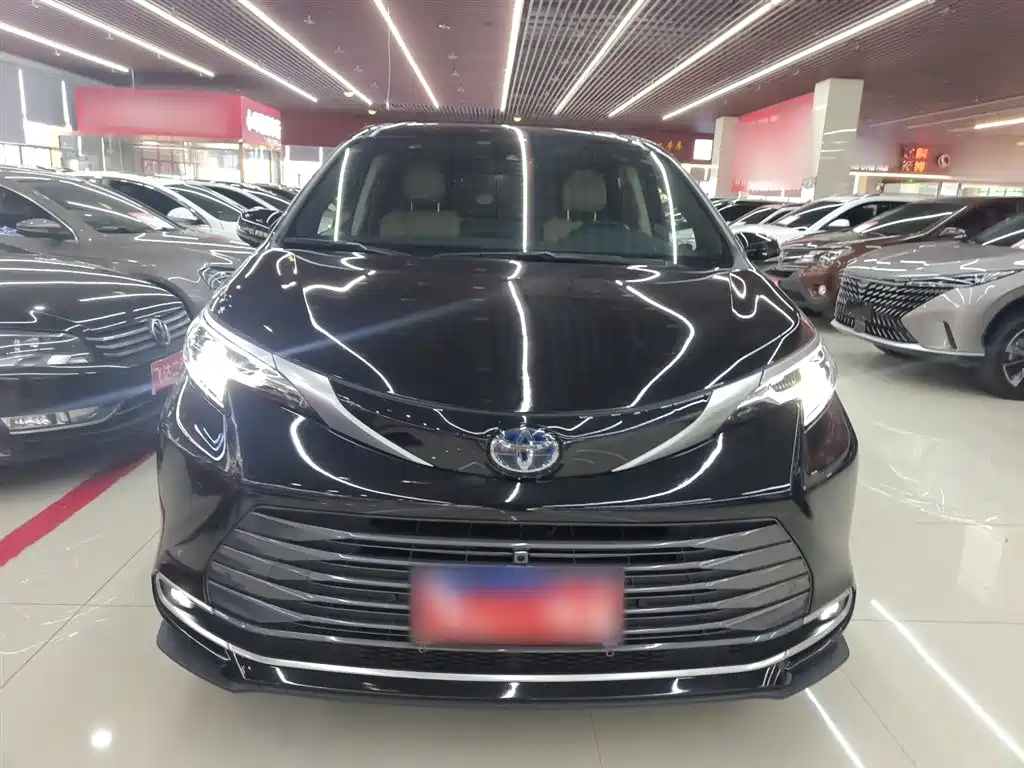 Toyota Sienna 2023 2.5L Hybrid Premium Edition фото 3